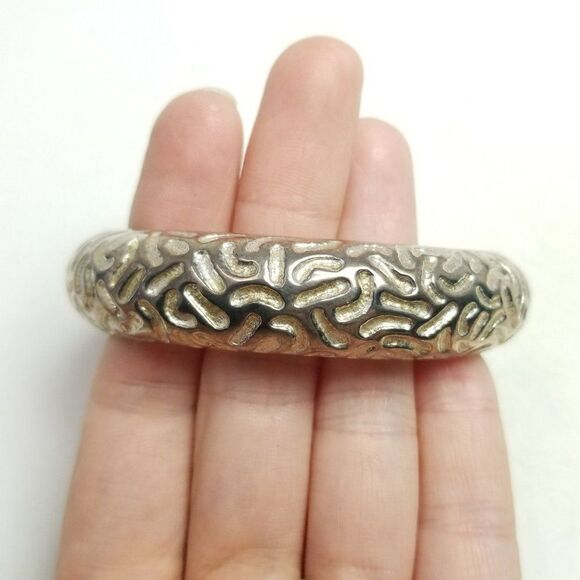 Vintage Silver Tone Textured Hinged Bangle Bracelet, Retro Estate, Stacking - Picture 6 of 7